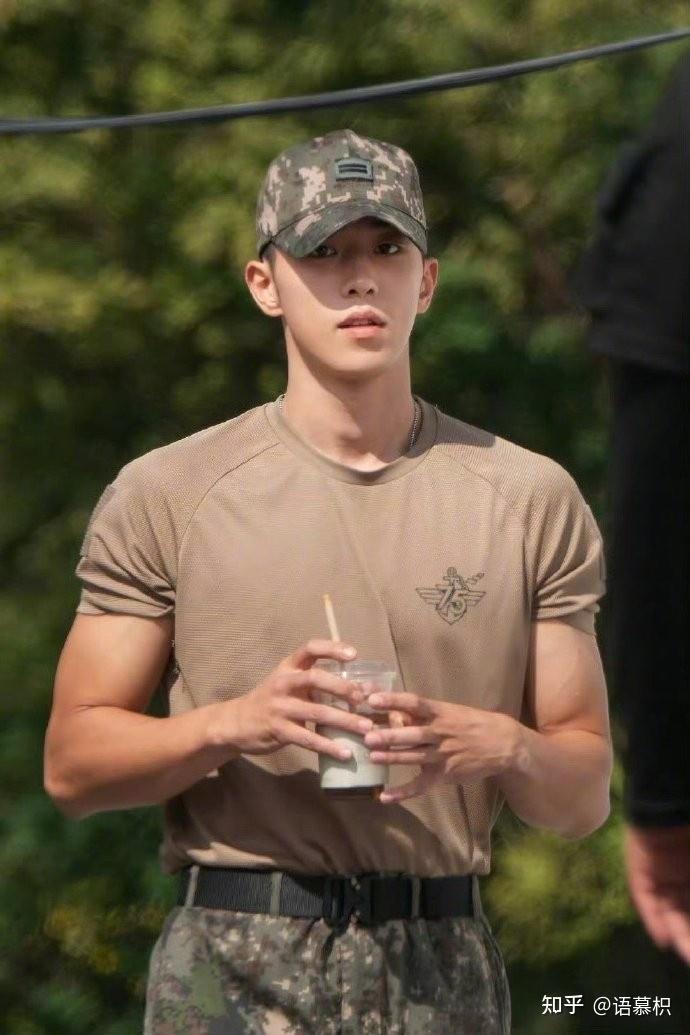 5位韩国男星入伍后近况!南柱赫晒健硕身材,got7珍荣军装超帅气