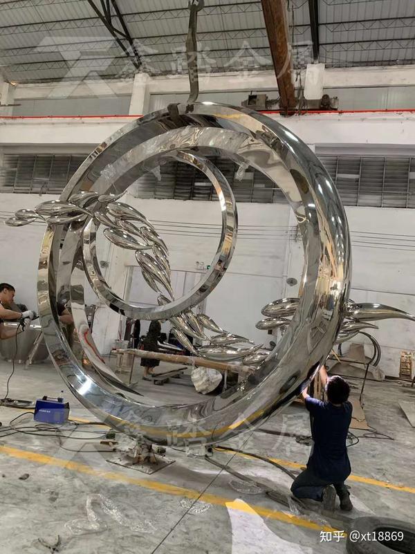 手工锻造的不锈钢圆环造型雕塑，小区园区景观雕塑摆件