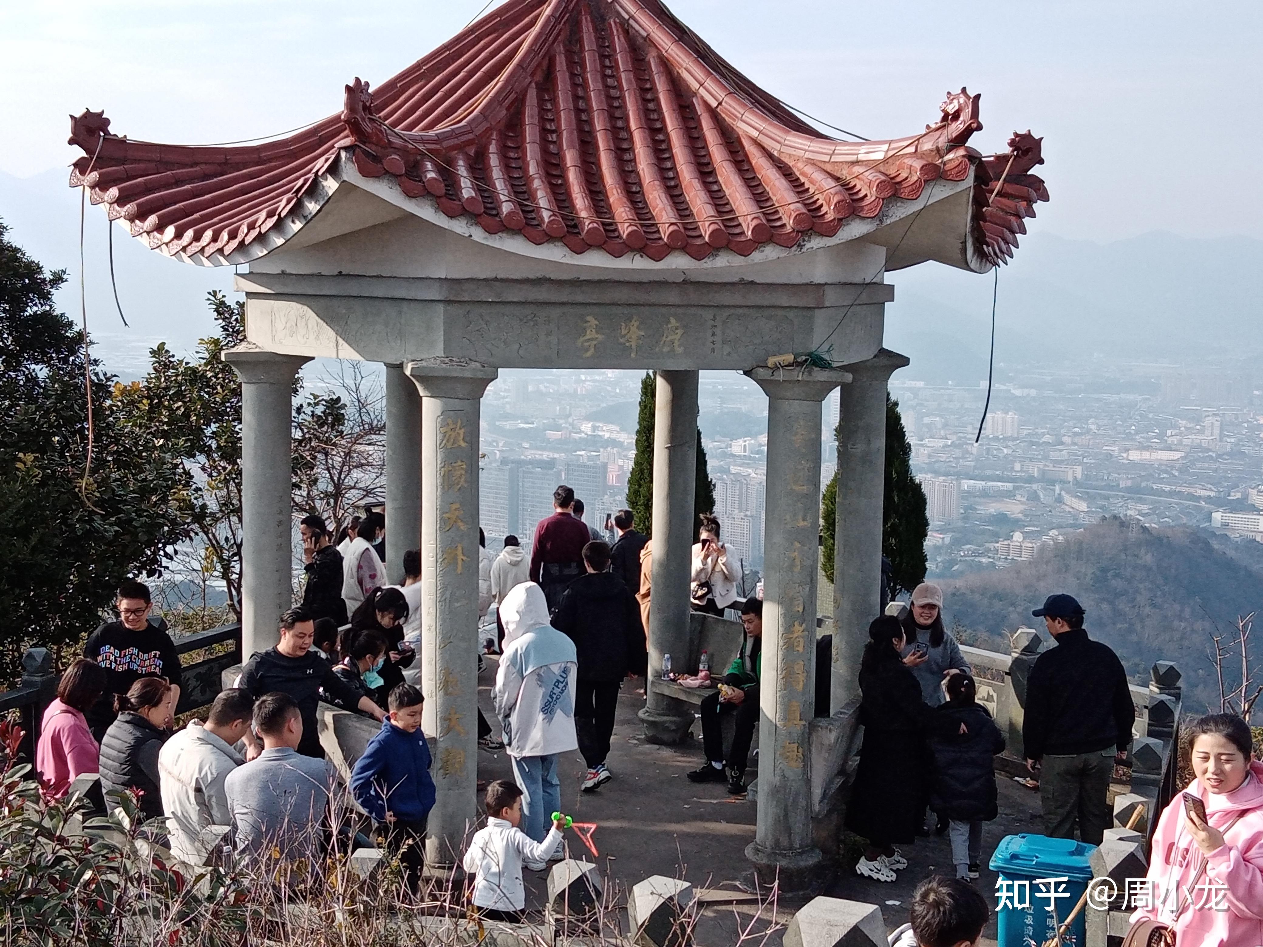 鹿峰山,位于苍南县灵溪镇大观溪心村,离县城约3公里.
