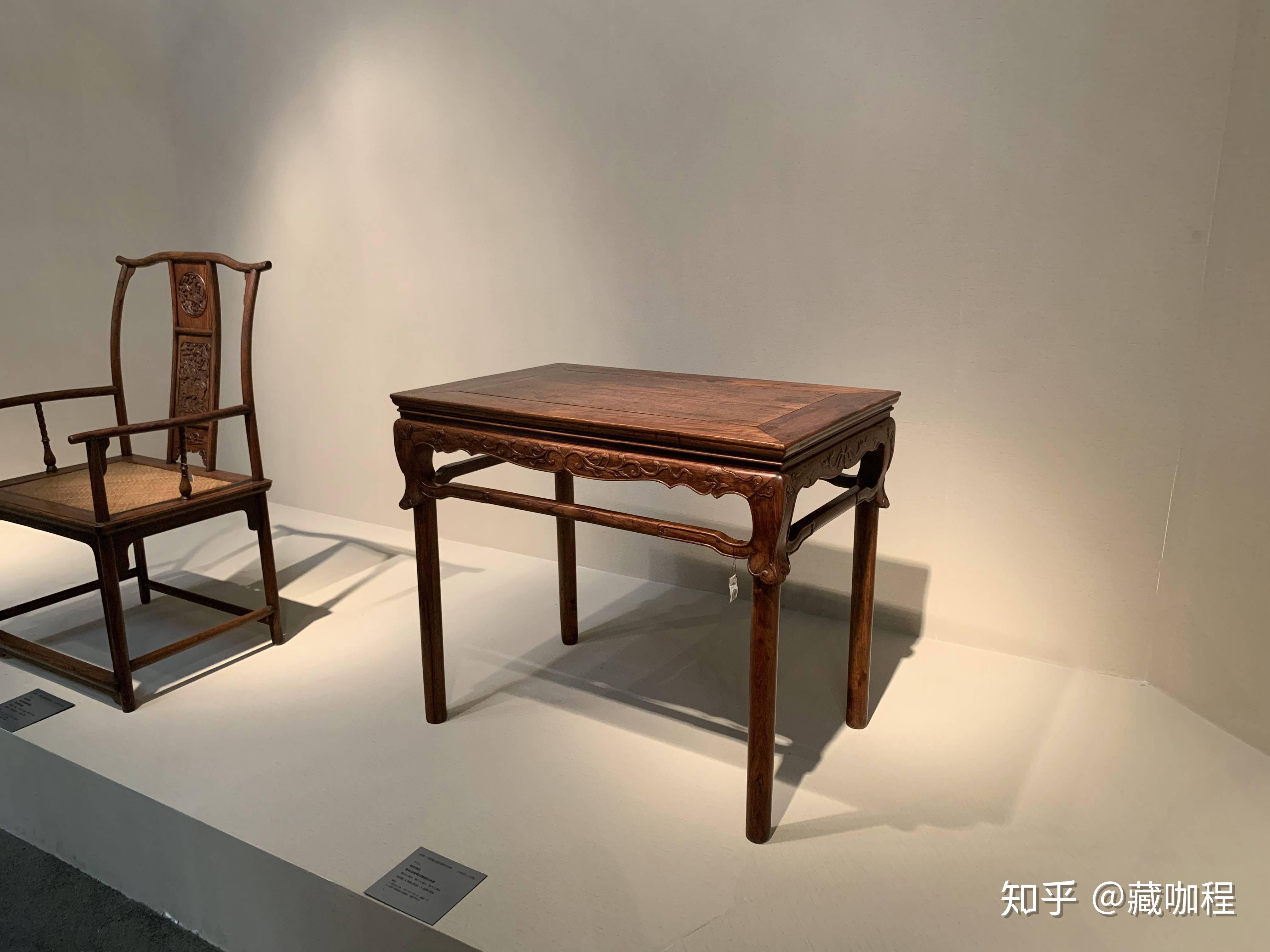 给人新颖的感觉,然而对于明式家具爱好者来说,边抹下的一处细节分外