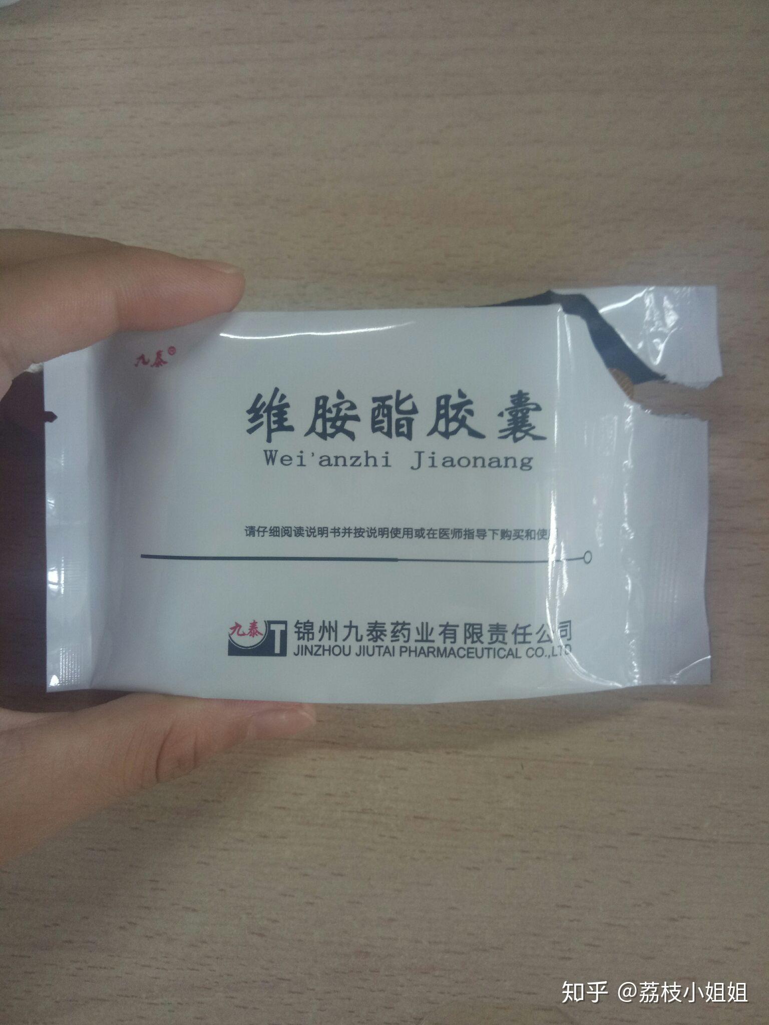 晚上使用,避免光照,理肤泉k乳对于闭口也有作用,我之前也用过克林霉素