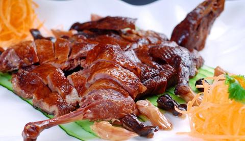 菜师傅: 菜师傅酱烤鸭创新亮点: 将传统酱鸭的单一酱香味改变成酱香