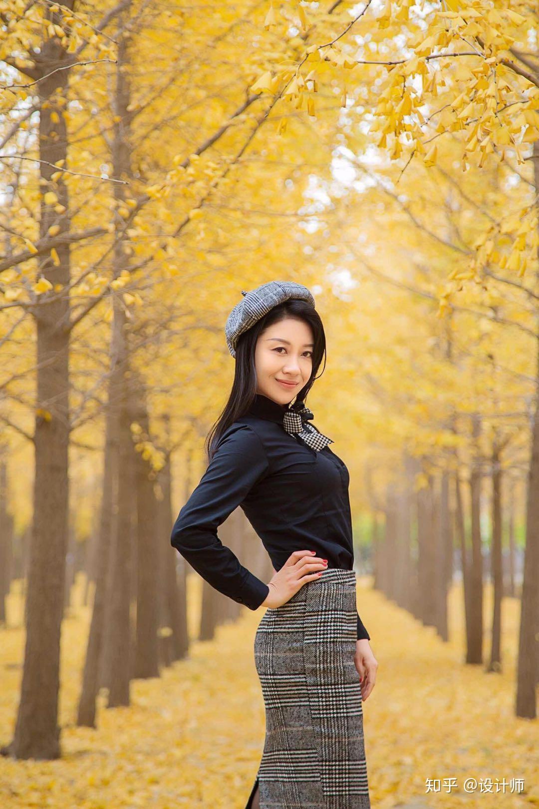 阿姨们拍照手要如何放7个简约的姿势既能安放双手又端庄大气