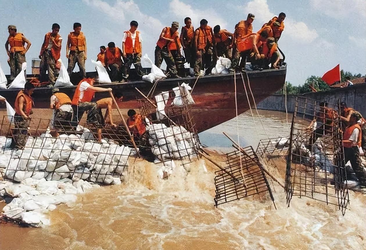 洪水中的中国力量图片