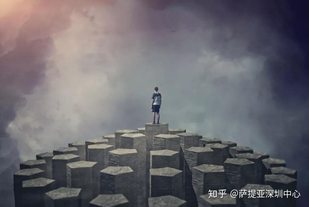 最深重的抑郁是"木僵"状态(表现为"空气枕头"蜡样屈曲"等,那时的