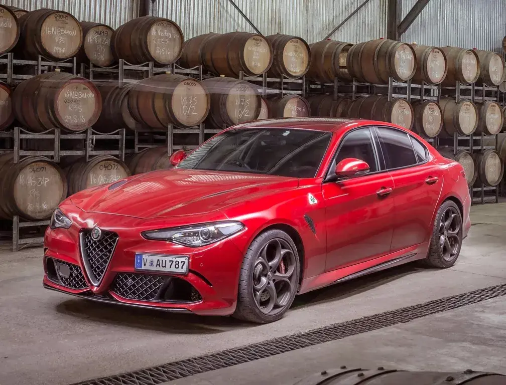 你是魔鬼中的天使阿尔法罗密欧giulia四叶草试驾评测