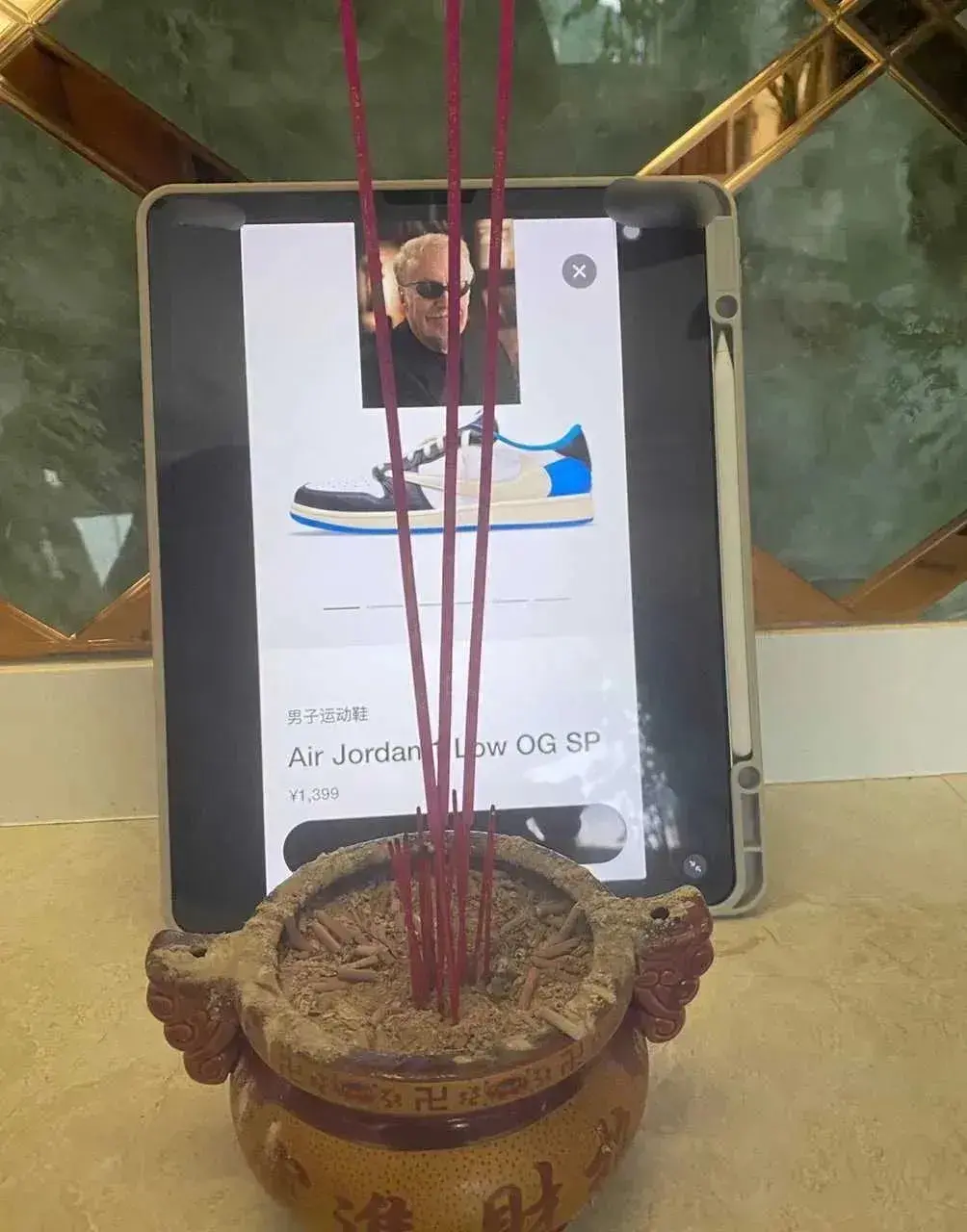 磕头上香求倒钩!原来早已被nike内定?网友:狗都不穿!