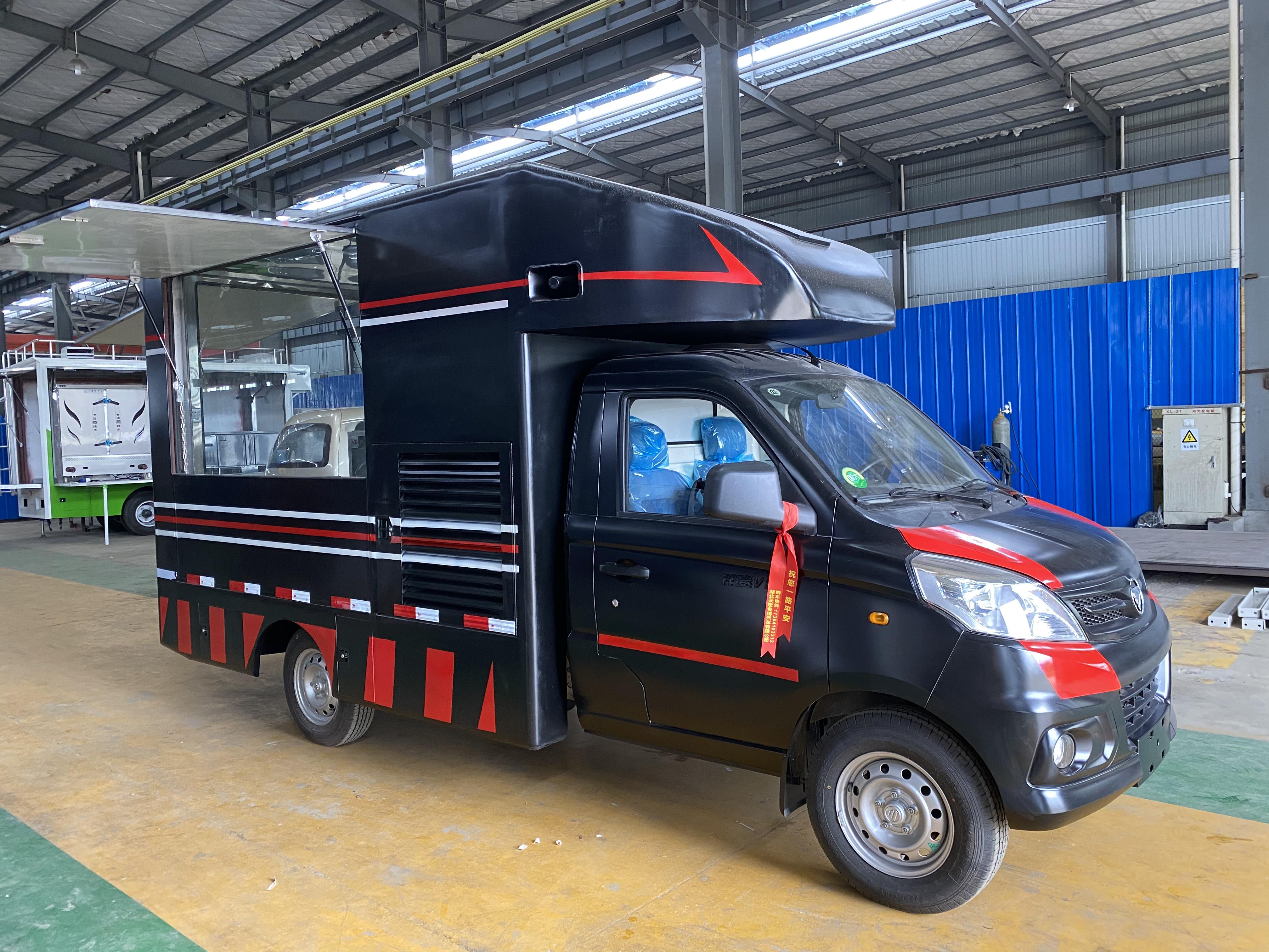 可以上牌的流动餐车5米长的流动售货车图片