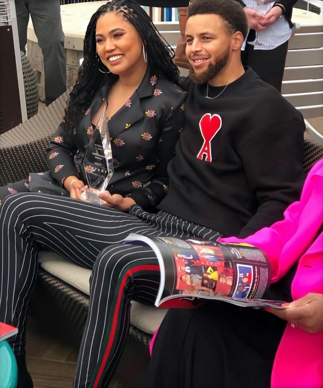 小r,卡农真是太可爱了(有没有组团去"偷孩子"的 )记录库里和库嫂甜甜