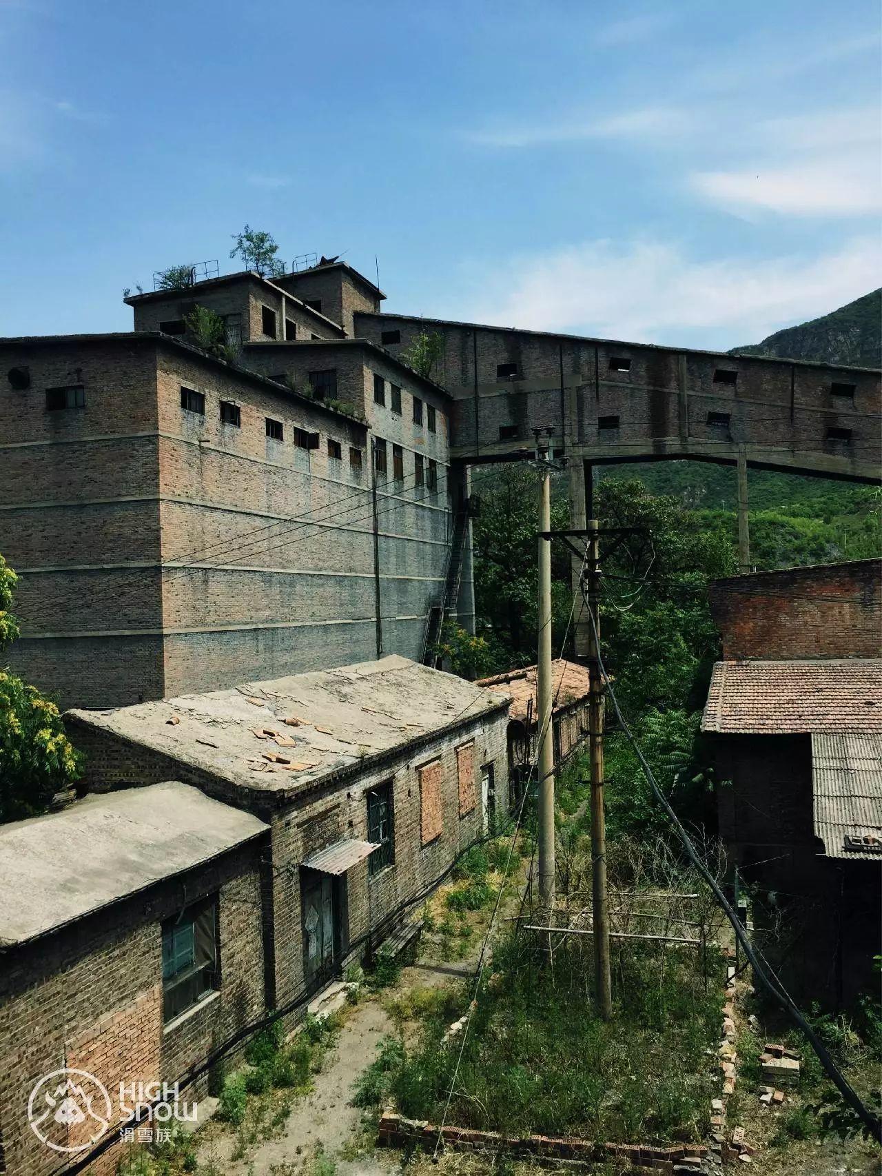 由于规划需要,北京五大矿陆续关闭,王平村是属于关闭较早的矿之一,在