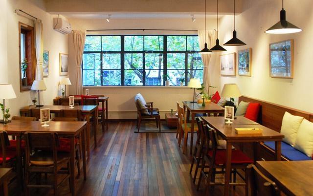 在上海或者广州有哪些适合夜晚一个人去吃饭的