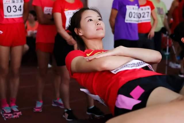 竞走女神杨家玉虽败犹荣不言放弃搭配运动风展现巾帼风