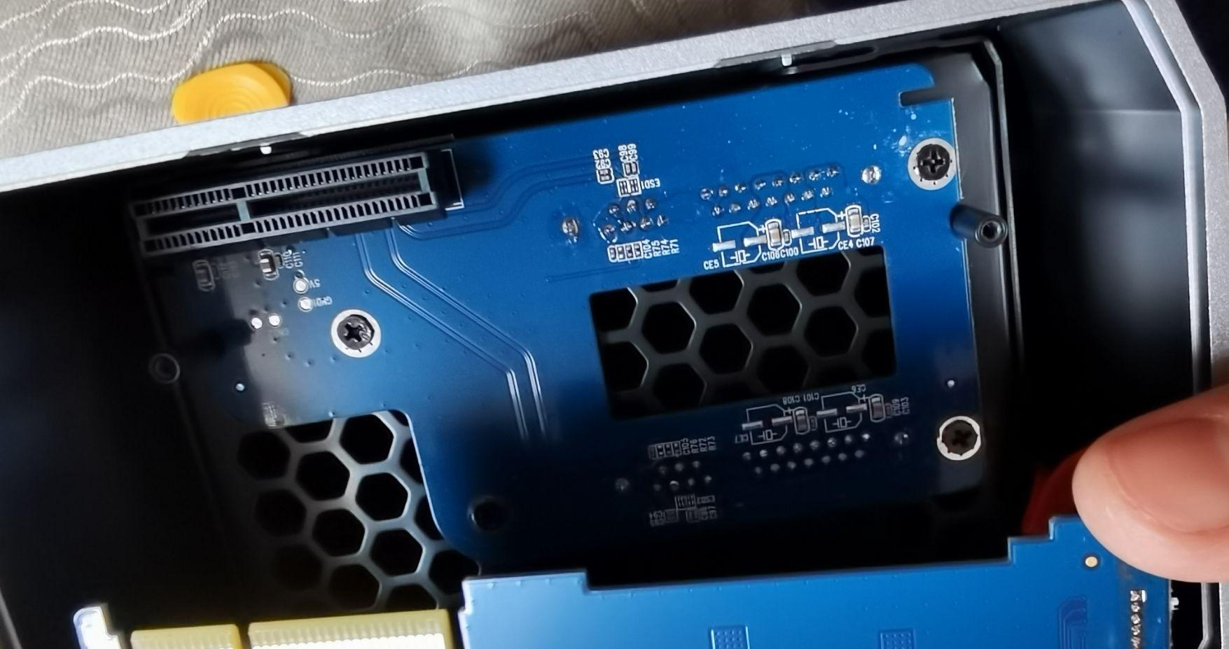 35寸双盘位硬盘阵列盒1绿联cm461和铁威马d2310