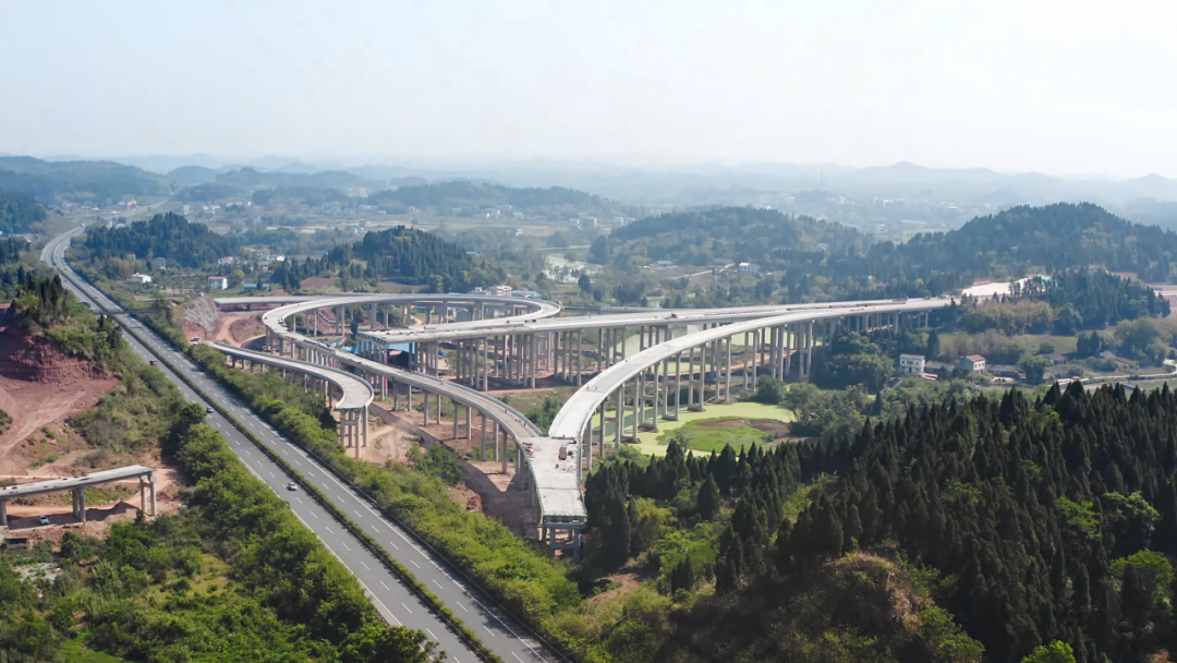 推进实施g5线广元至川陕界段高速扩容,镇巴至广安高速公路建设,加强