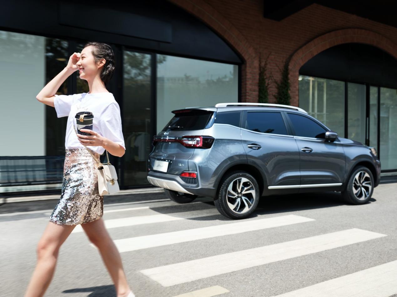 新时代年轻消费者喜欢什么样的车凯翼炫界车主给你解答