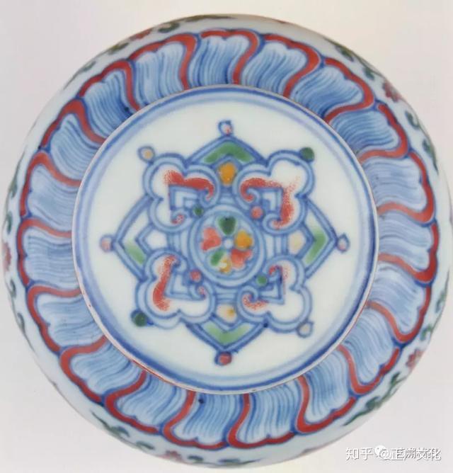 明朝成化年間　斗彩連枝宝相花纹洗　【大明成化年製】在銘　茶道具(F-126) 明朝成化年間 斗彩連枝宝相花纹洗 【大明成化年製】在銘 茶道具(F-126