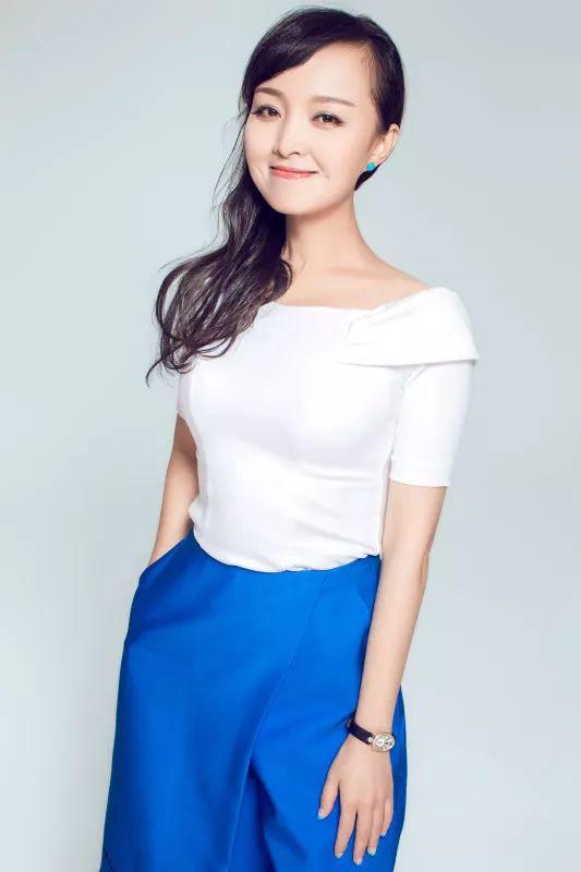 她是千万年薪的高手及团队长被誉为保险皇后