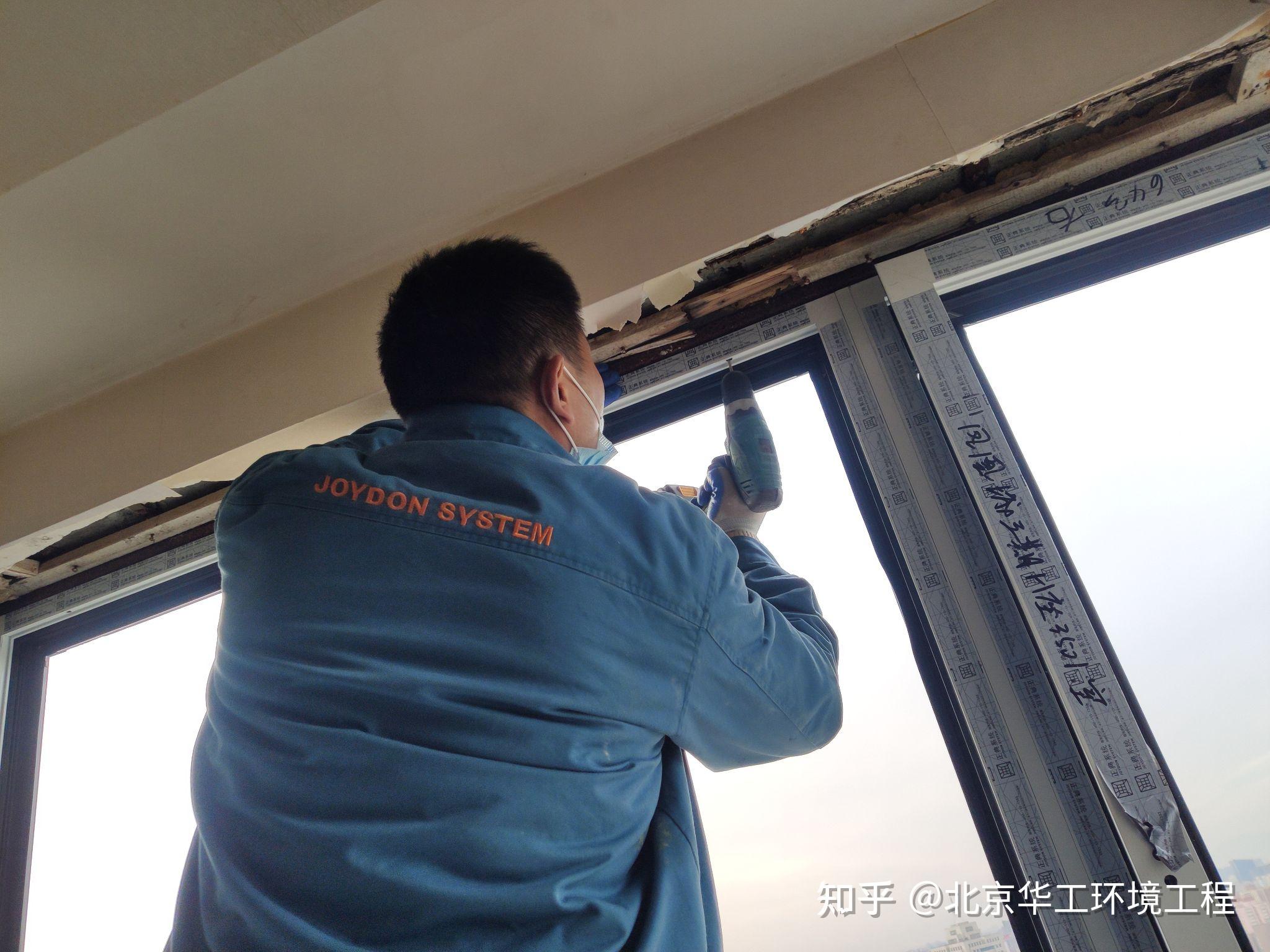 吊绳外墙防水师傅告诉你新换窗户漏水原因及维修办法