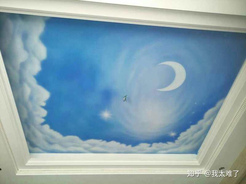 蓝天白云做法:1,首先用天蓝色涂料打底,普通的可以选择蓝色乳胶漆,用