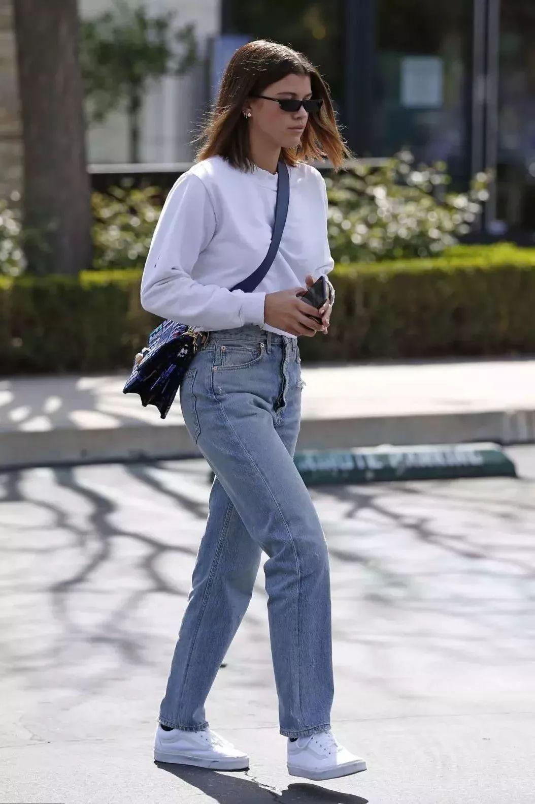 浅色牛仔裤要如何搭配衣服? - 知乎