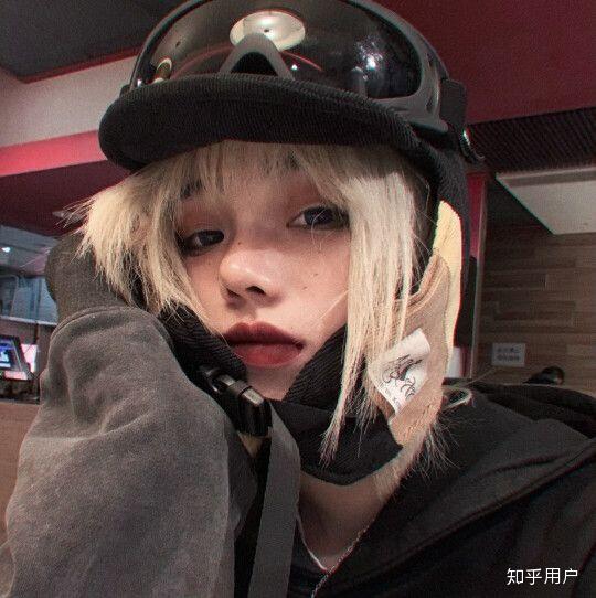 有哪些质感颗粒感强的图片或者耐看的头像