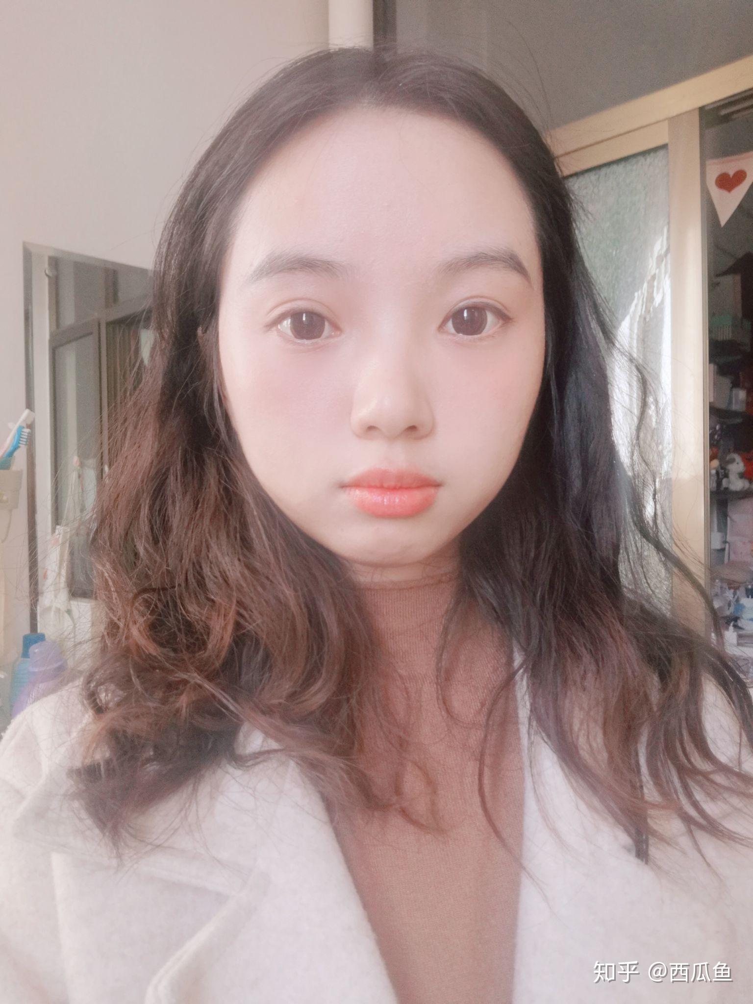 有脸大塌鼻子的好看的女孩子吗?