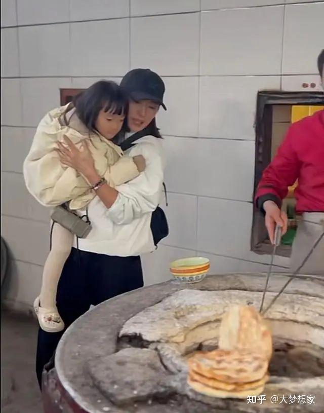 白敬亭利用何炅杨颖搭上蓝台走后门江一燕公开女儿卜凡转行算命