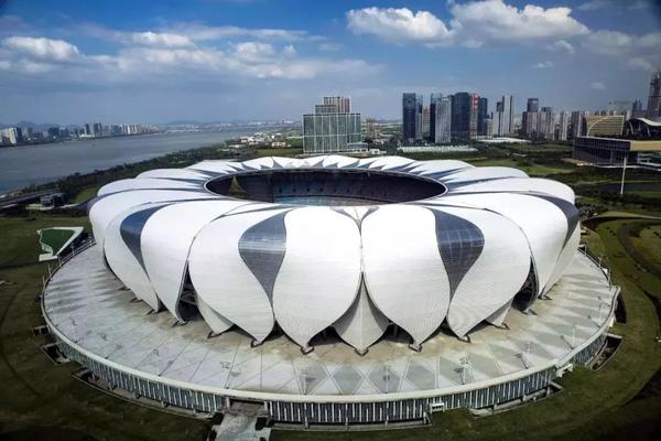 耗资11亿重达1280吨40米高空上的莲花杭州奥体博览城网球中心开花了