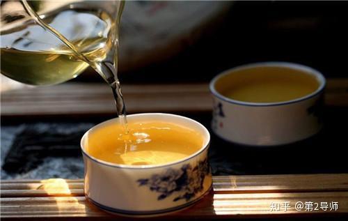 "也难怪这本书的开篇代序就叫《孟婆茶》,能够将孟婆茶看作普通的茶