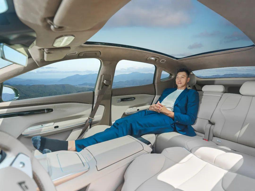 易建联的车2139万起昊铂ht精英家庭首选300万内后排的天花板67