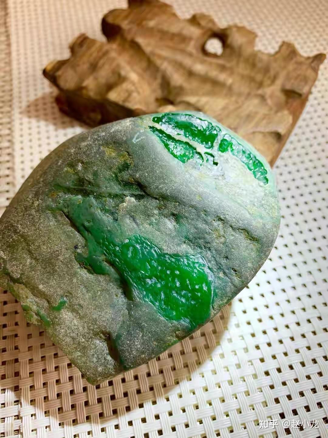 缅甸翡翠毛料常见的敞口及他们的敞口特点