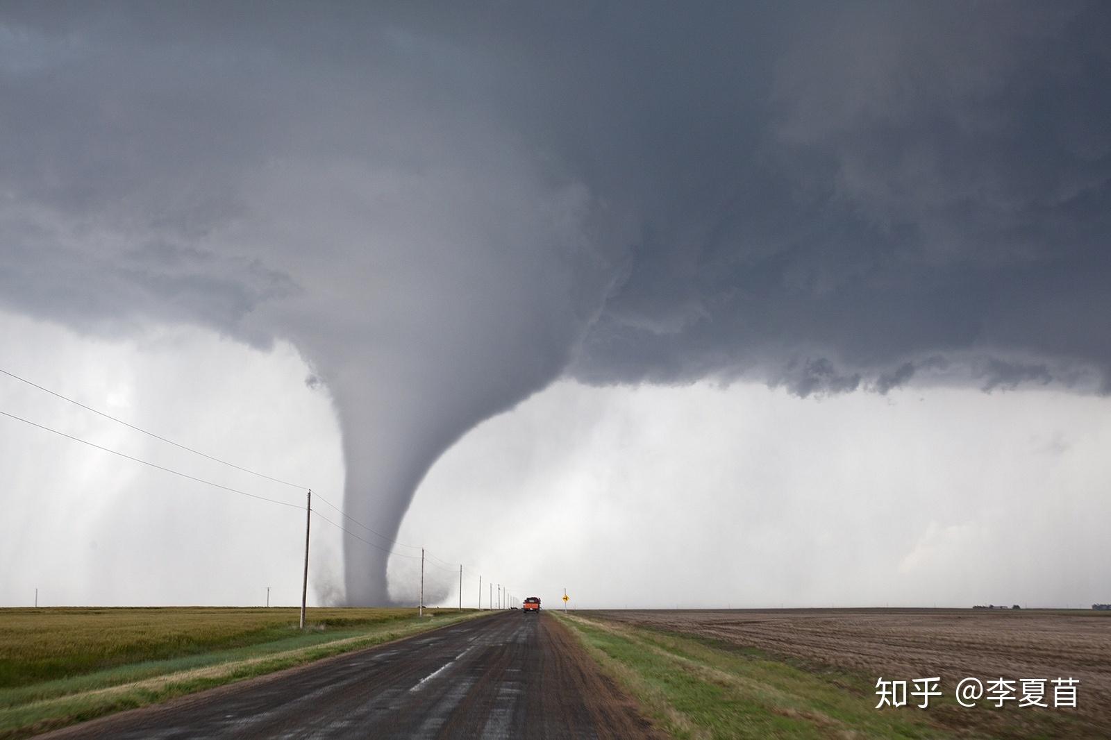 为什么龙卷风都是下面小上面大的呢