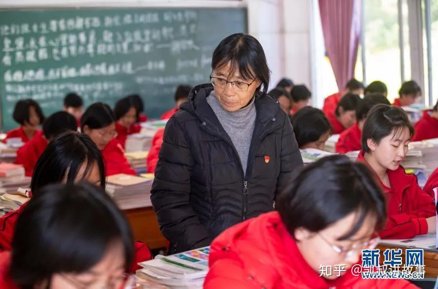 是雲南華坪女子高級中學校長,也是全國第一所全免費女子高中校長.