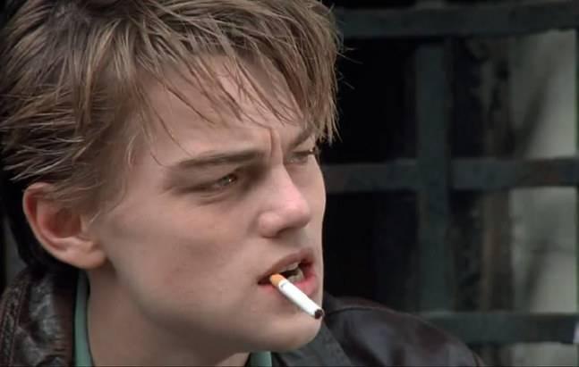 下颌骨线条变得圆润了下面是小李子不太瘦的时候类似的还有其他男神