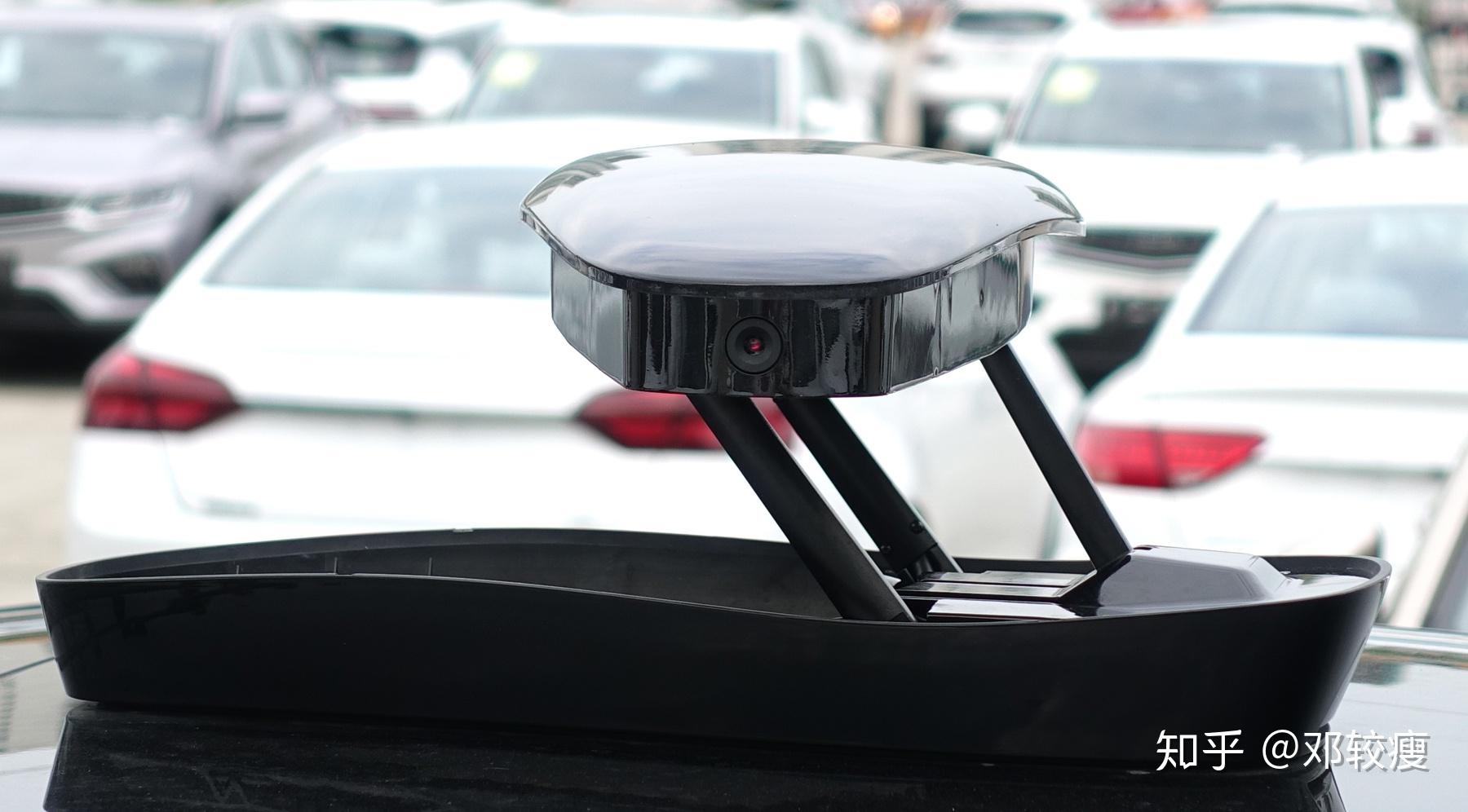 惟妙惟肖的车顶摄像头升起时,我本以为是为自动驾驶服务的,但是既然