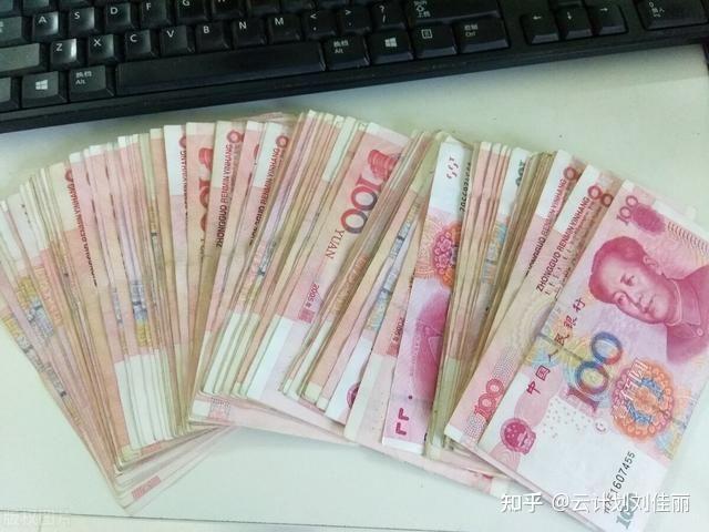 晚上十点有人给我手机充八百块钱话费让我给她转八百块钱我转吗