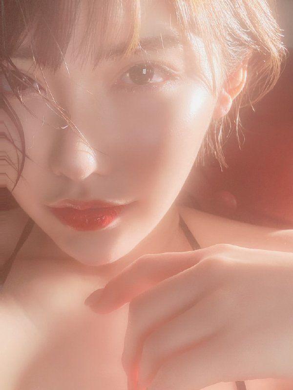 有哪些真人美女壁纸又纯又欲的? - 知乎