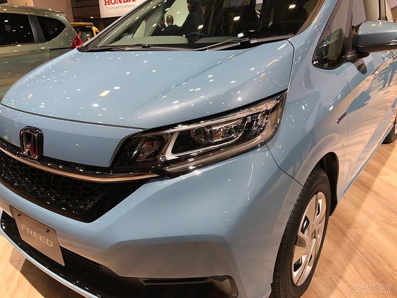 外观方面,新款freed的造型与全新一代飞度有着更多的相似之处,例如