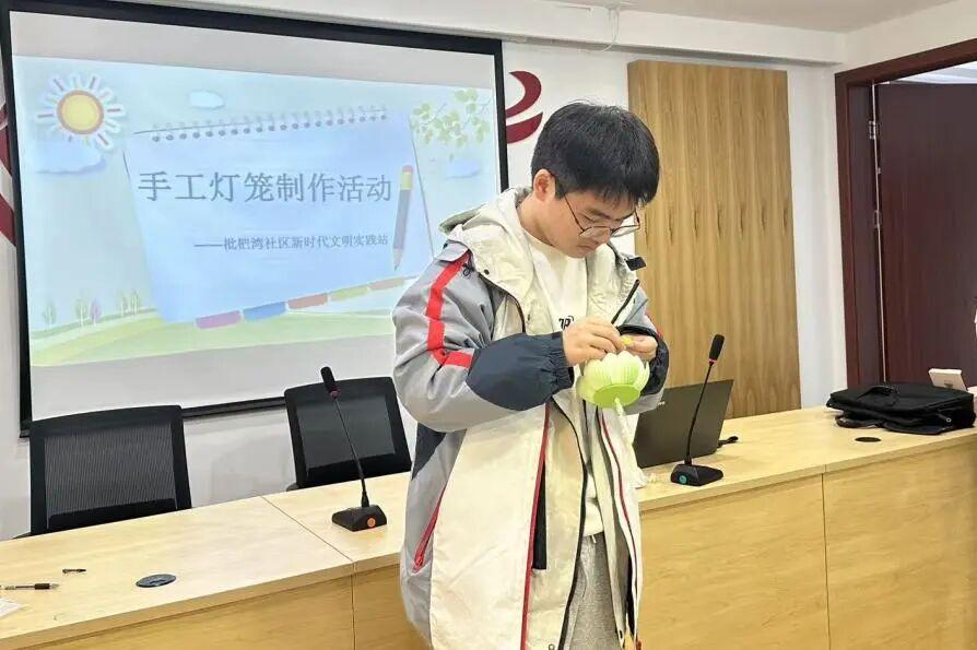 浙江省广播电视中等专业学校学生参与枇杷湾社区手工坊志愿服务活动！(图5)