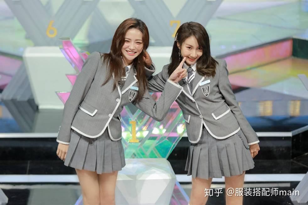 青你2选手登台虞书欣穿制服甜美乃万换发型不再是酷女孩