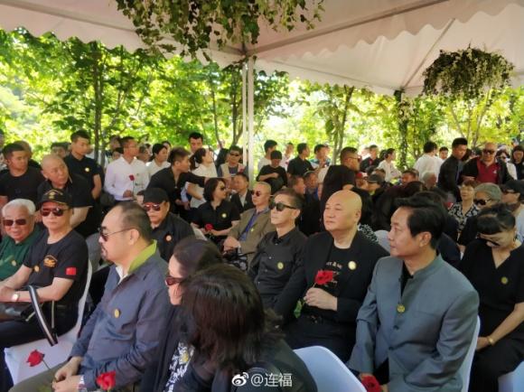 文艺·向经典致敬的拍摄中,和杨洁导演的女儿杨云菲(随母姓),乳名丫丫