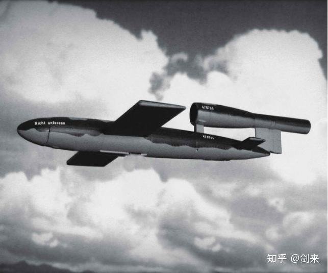 人机发展的序幕,1917   年斯佩里为美国海军研制的"空中鱼雷"完成首飞