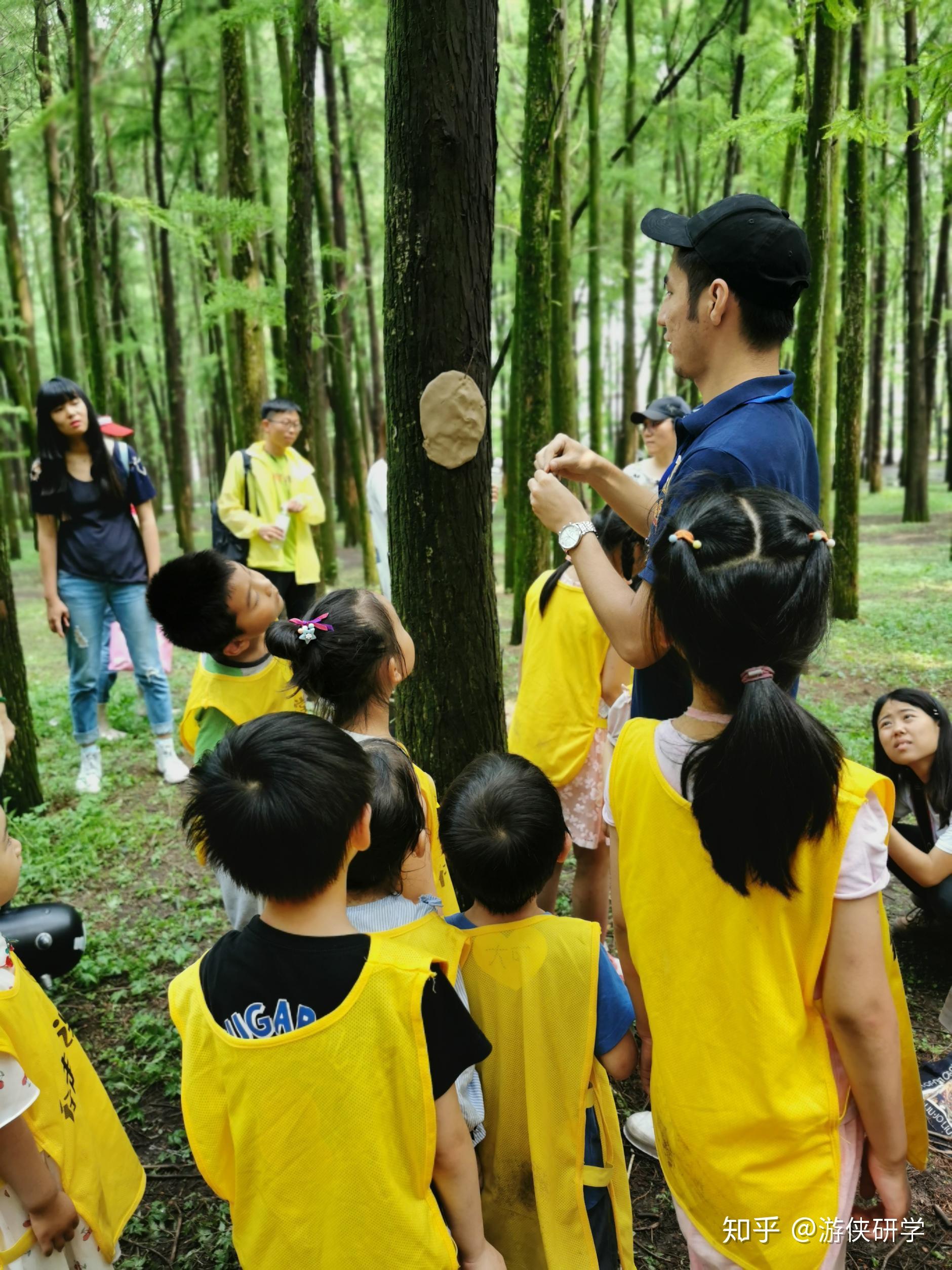 游侠研学森林自画像孩子们手中的百变面孔游侠客