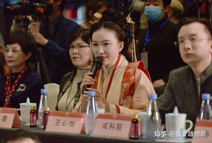 大赛颁奖:少儿组获奖选手:冠军齐储钰;亚军愈芯童,肖雨晨;季军刘轩瑞