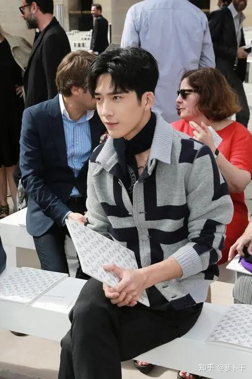 井柏然刘雯罕见合体被指确认关系未来婆婆态度转变好事将近