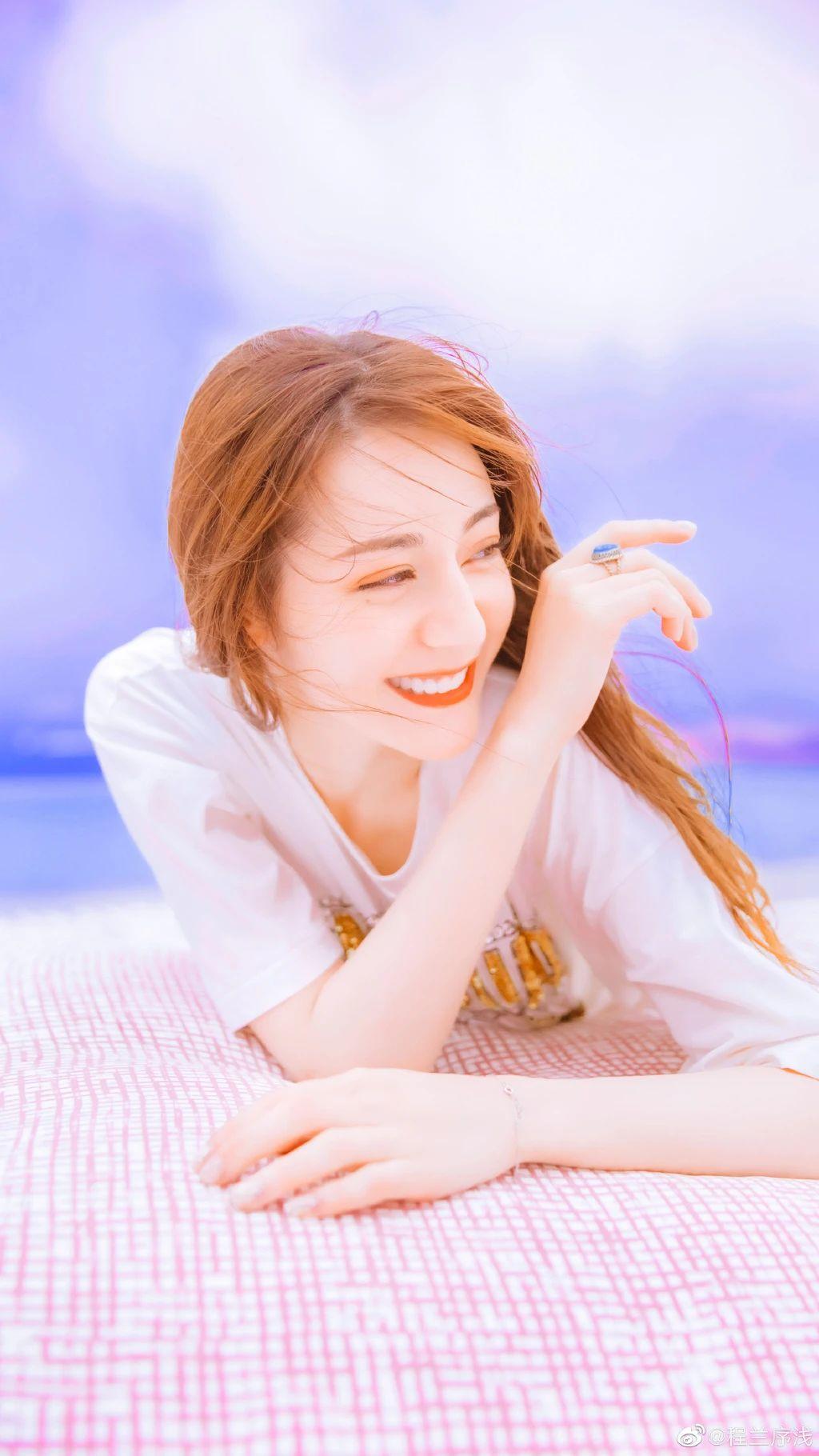 迪丽热巴壁纸笑靥如花好有感染力啊第一眼就让人心动