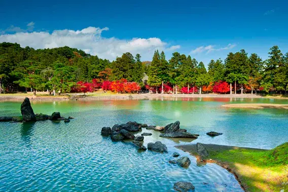 平泉(巖手縣)跨越日本青森西南部及秋田縣西北部的廣闊山地,總面積