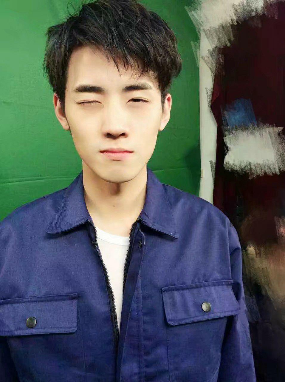 第一次见到任豪是16年11月份的时候,那会儿跟着老师去剧组工作,是个