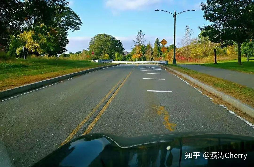 丁玮:我们班上印度人比较多,估计要占到50%,本科大部分也都在印度读的