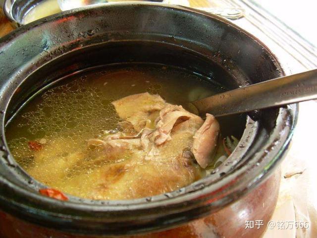 什么炖鸡汤好吃 v2-780ca3c019ef709ce748fae23940050b_r.jpg